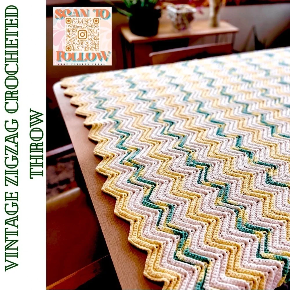 VINTAGE CROCHETED ZIGZAG THROW - Picture 1 of 7